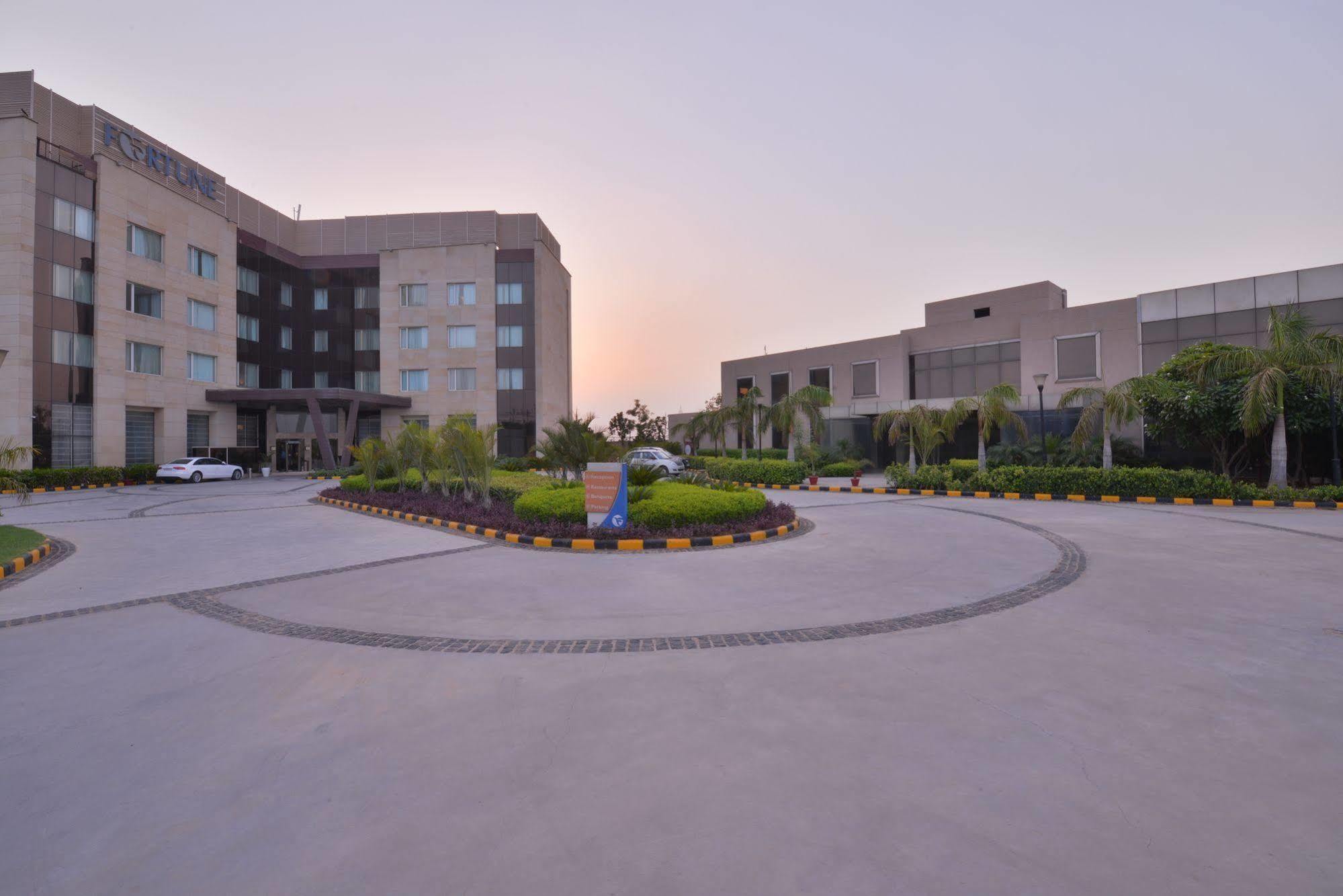 Fortune Park Orange, Sidhrawali, Gurugram - Member Itc Hotels' Group Bhiwadi Bagian luar foto